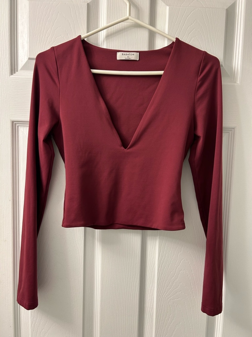 Aritzia Babaton Burgundy Contour V-Neck Long Sleeve Crop Top M Soft Stretch